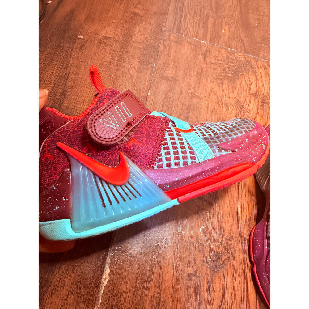 Nike LeBron Witness VII Basketball Shoes 12c in Red - Picture 2 of 5